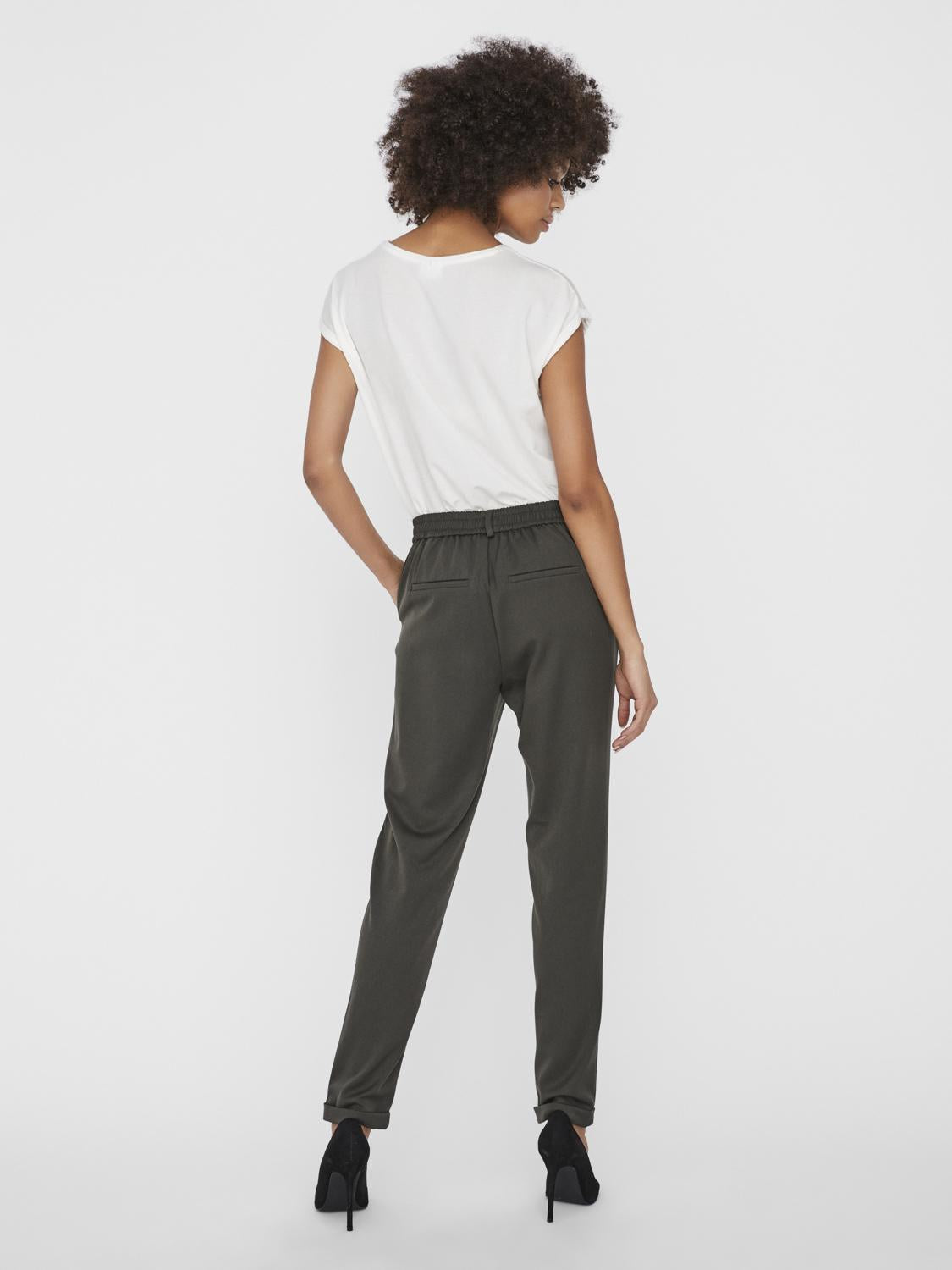 model_shot-back